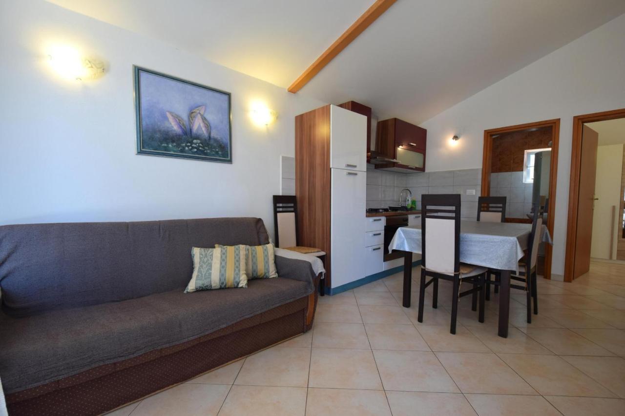 Holiday Home Pere Malinska Luaran gambar